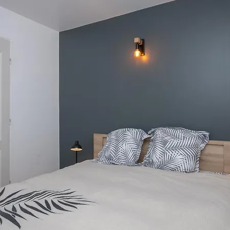 Les Iris Apartment